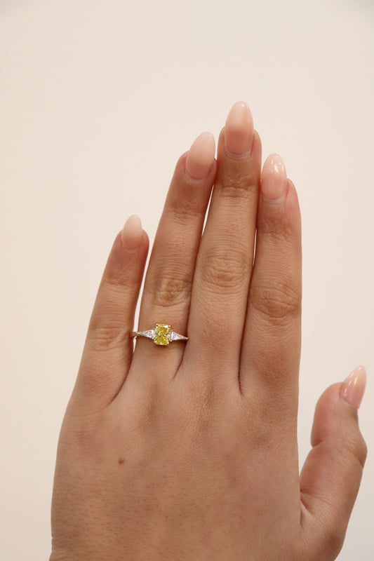 Mia - Radiant Trilogy Ring